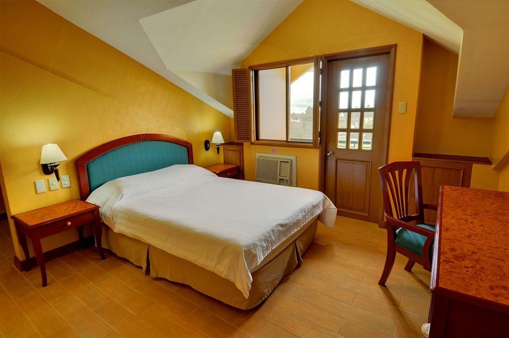 Sunrise Holiday Mansion Tagaytay City Екстер'єр фото